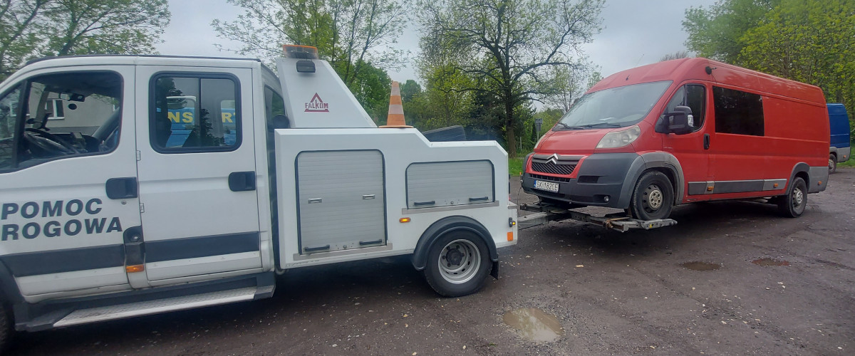 Bezpieczne holowanie pojazdów – o czym warto pamiętać?